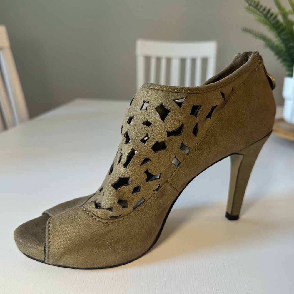 LELA ROSE Olive Green Open Toe Heels w/ Laser-cut Detail